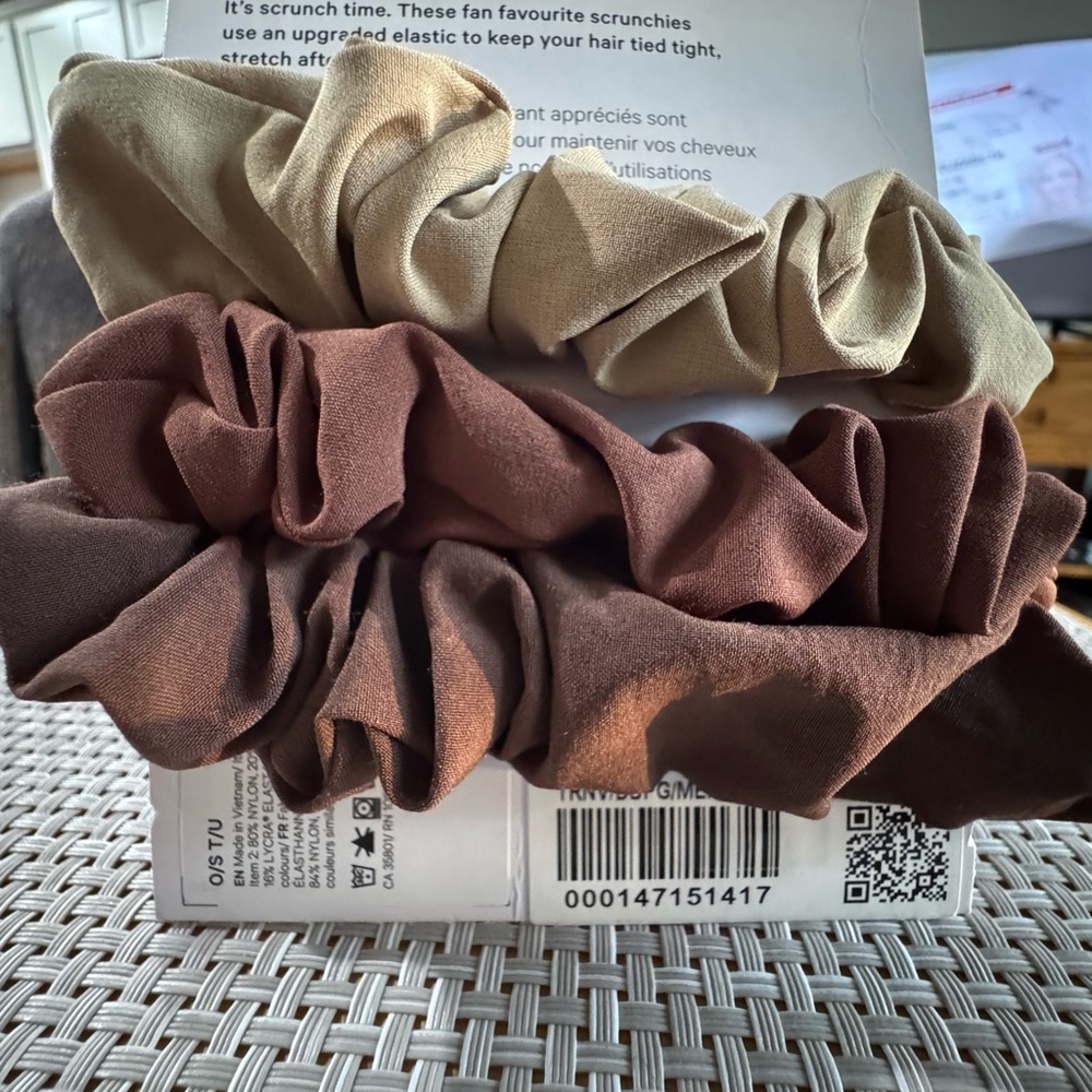 Lululemon Uplifting Scrunchies NWT - Picture 4 of 5